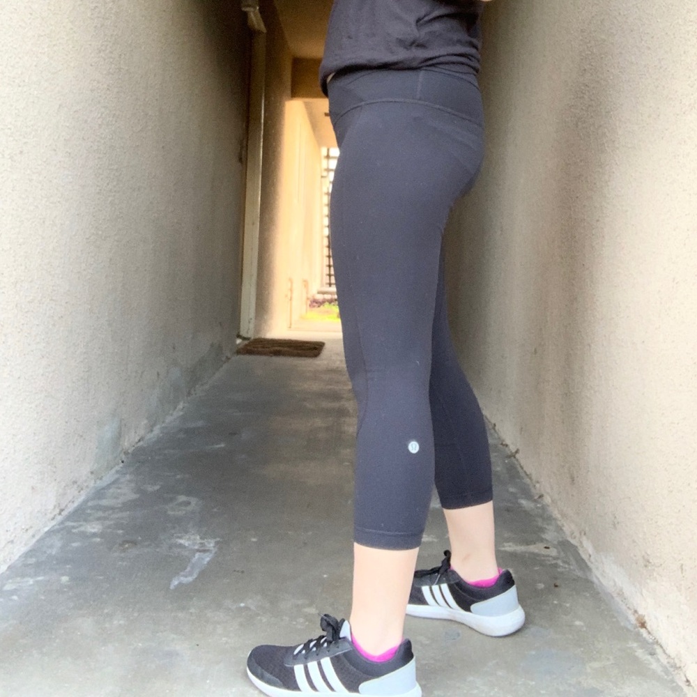 Lululemon Crop Capri black leggings Size 6